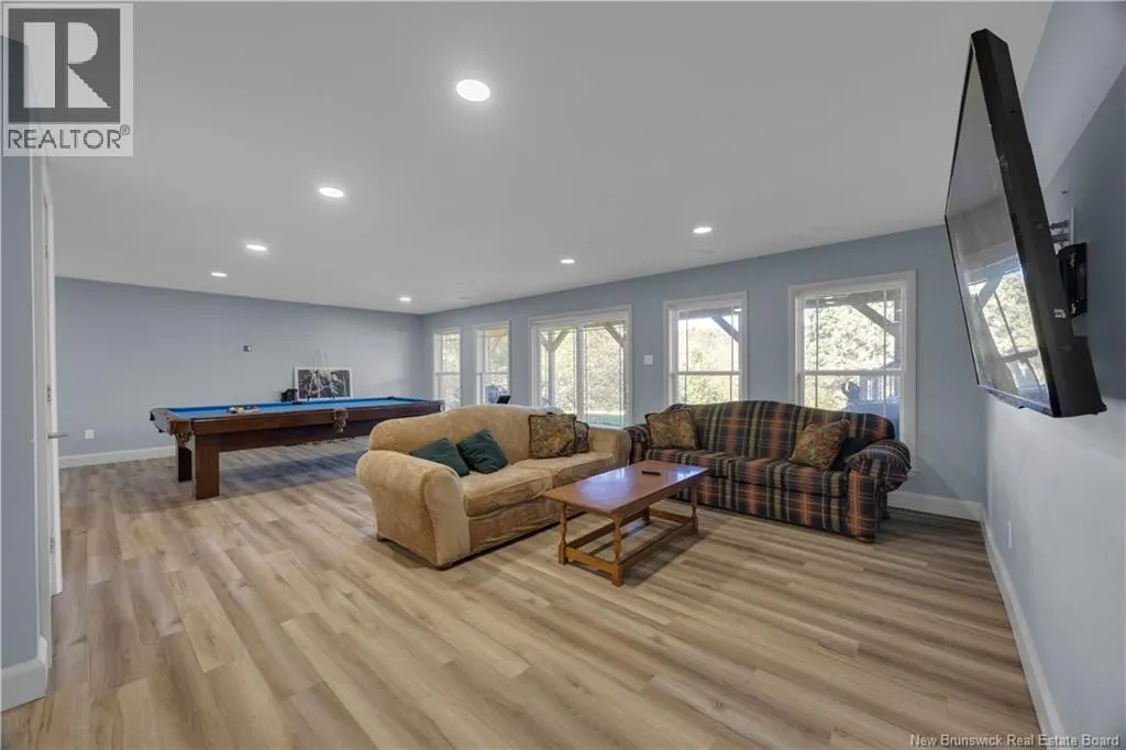 897 Riverview Drive East