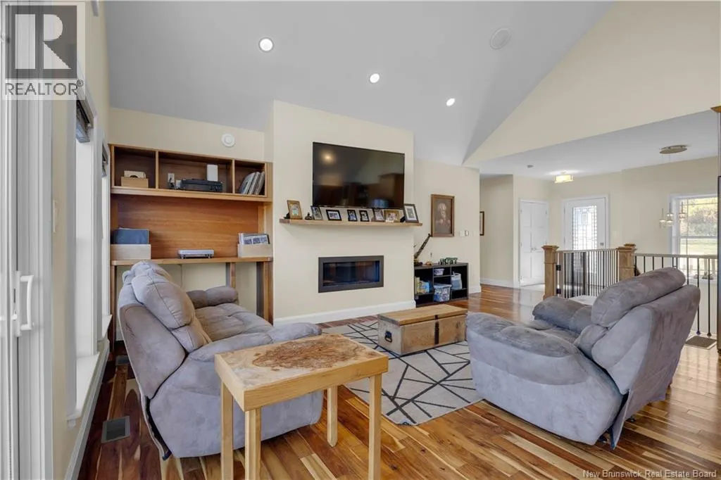 897 Riverview Drive East