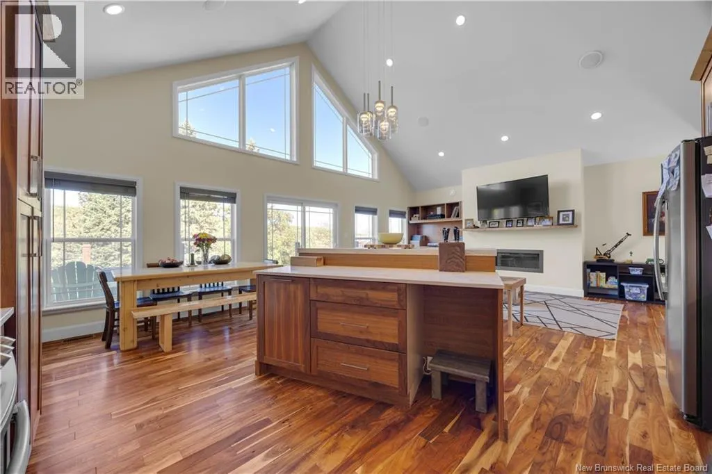 897 Riverview Drive East