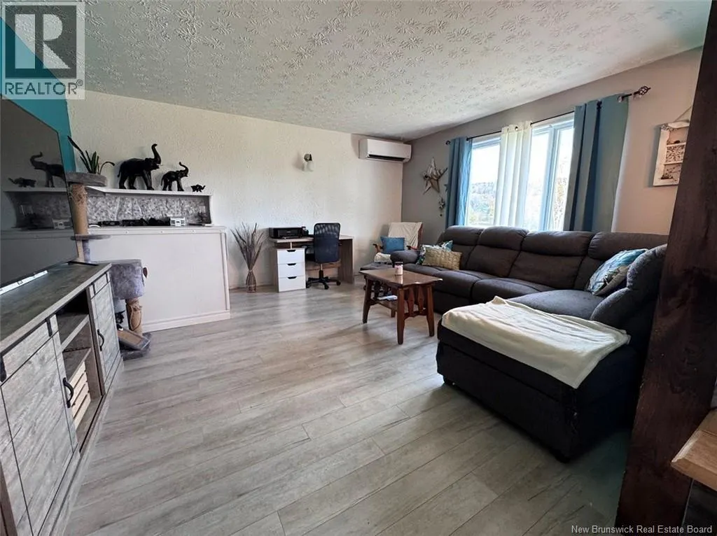 948 Du Pouvoir Road