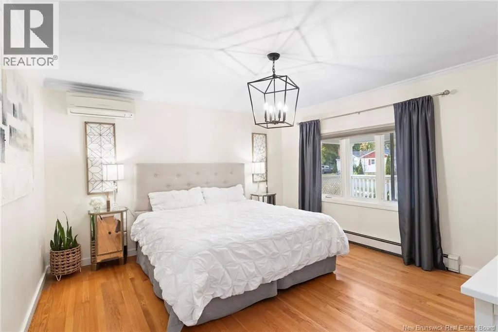 22 Woodfield Crescent