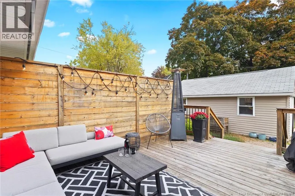 22 Woodfield Crescent