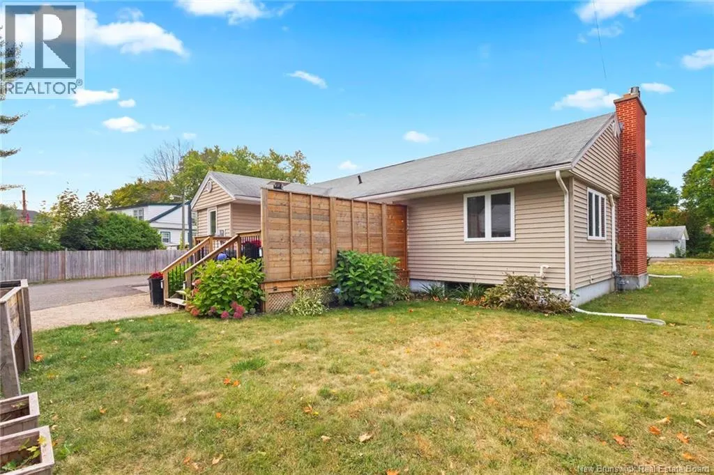 22 Woodfield Crescent