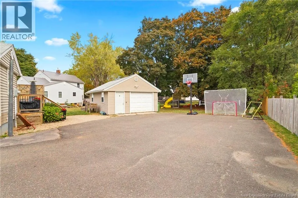 22 Woodfield Crescent