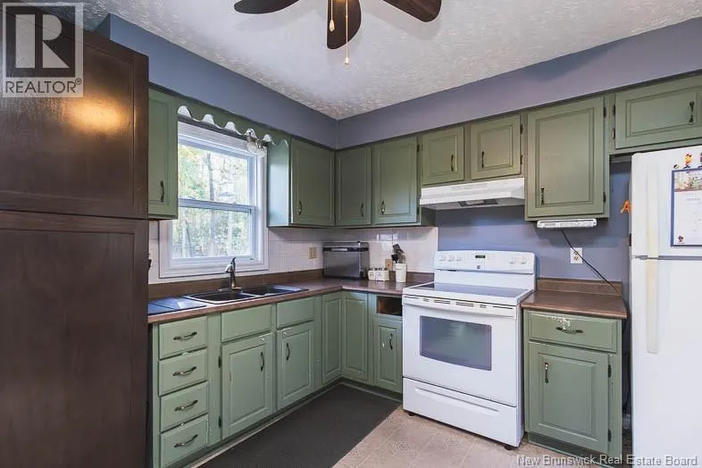 11 Hallett Heights ...