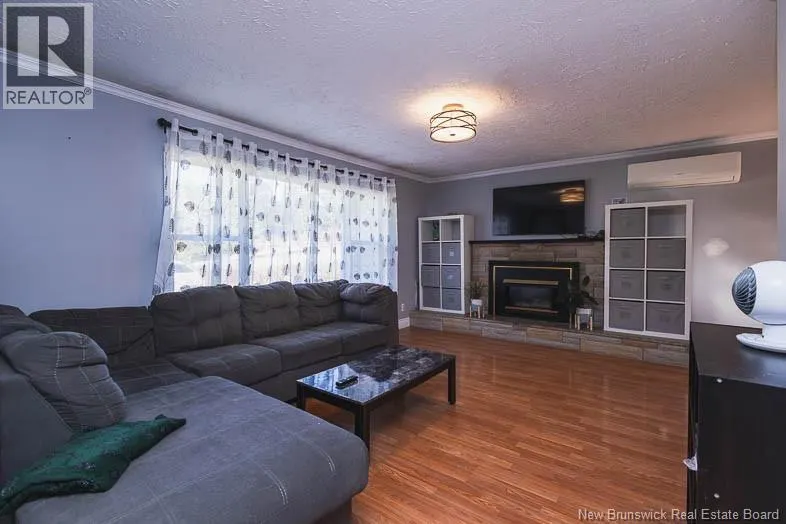 11 Hallett Heights ...