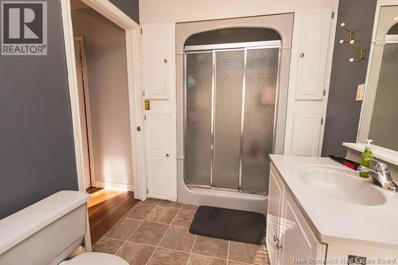 11 Hallett Heights ...
