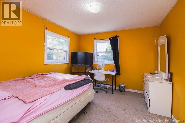 11 Hallett Heights ...