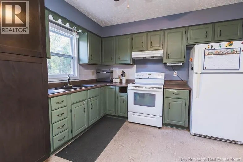 11 Hallett Heights ...