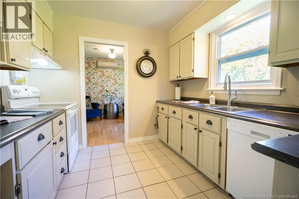 14 Longwood Drive