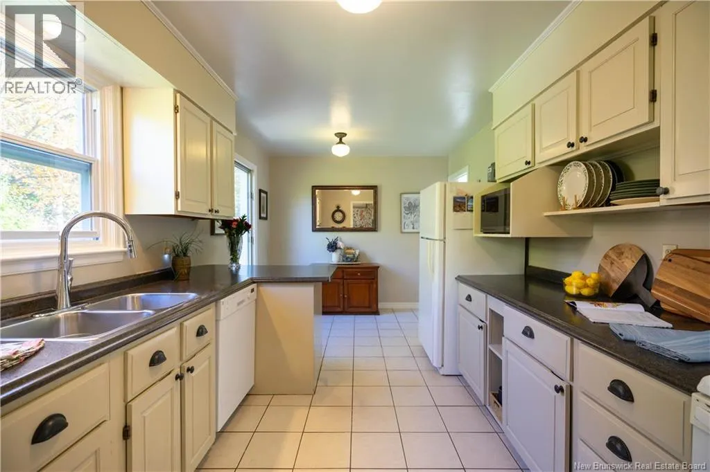 14 Longwood Drive