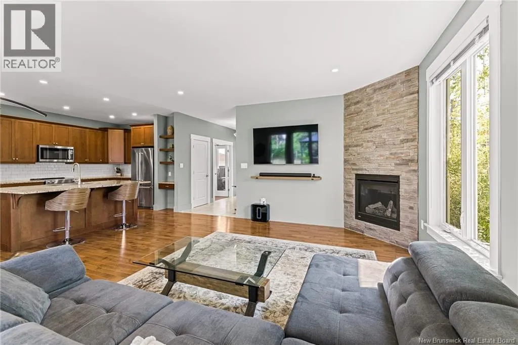 16 Louis-Arthur Court