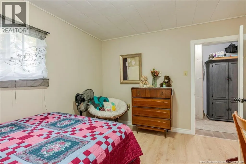 16 Lomax Road