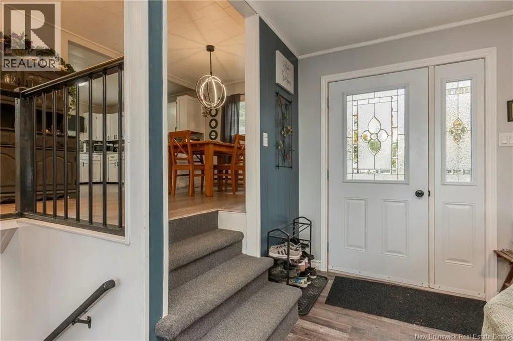 16 Lomax Road