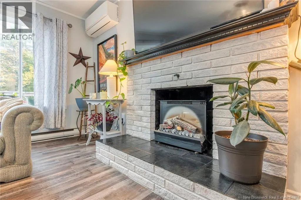 16 Lomax Road
