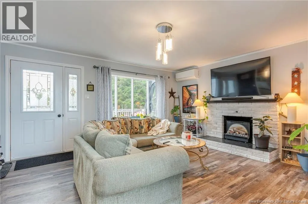 16 Lomax Road