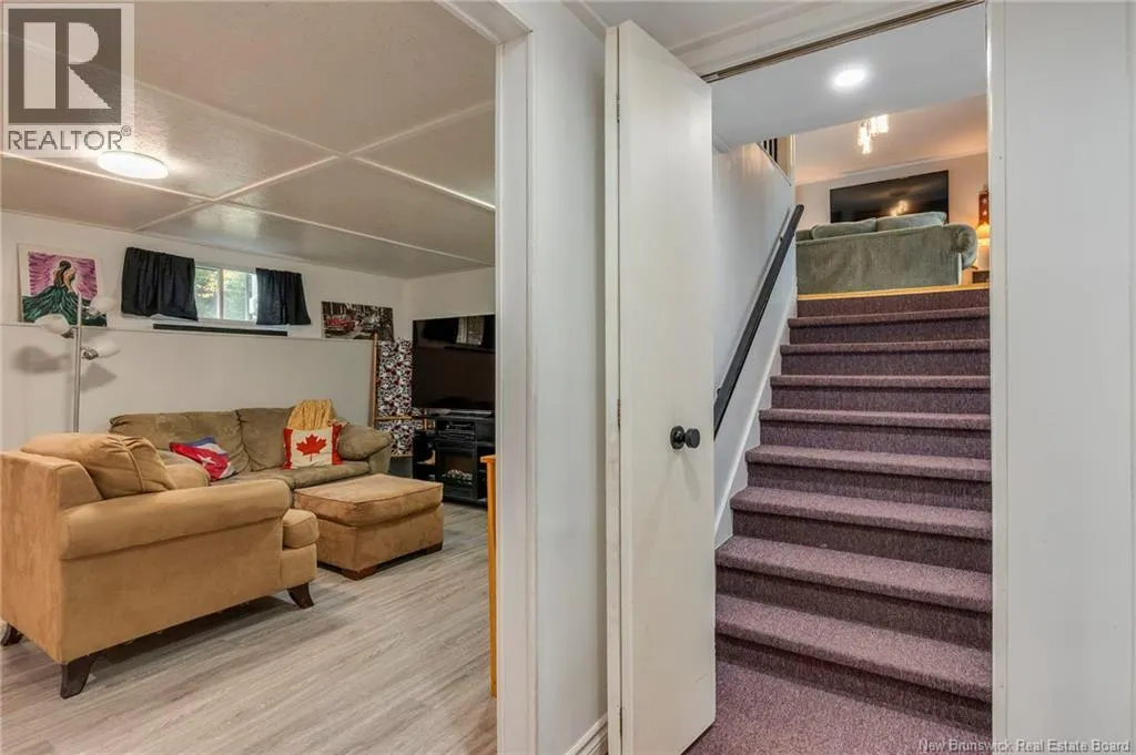 16 Lomax Road