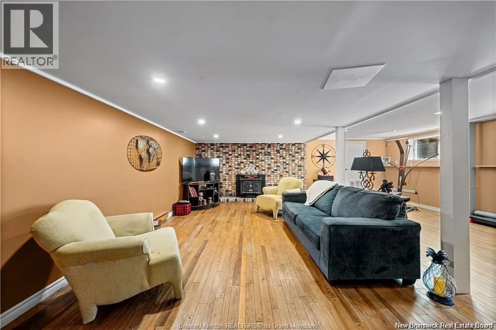17 Centennial Ave West