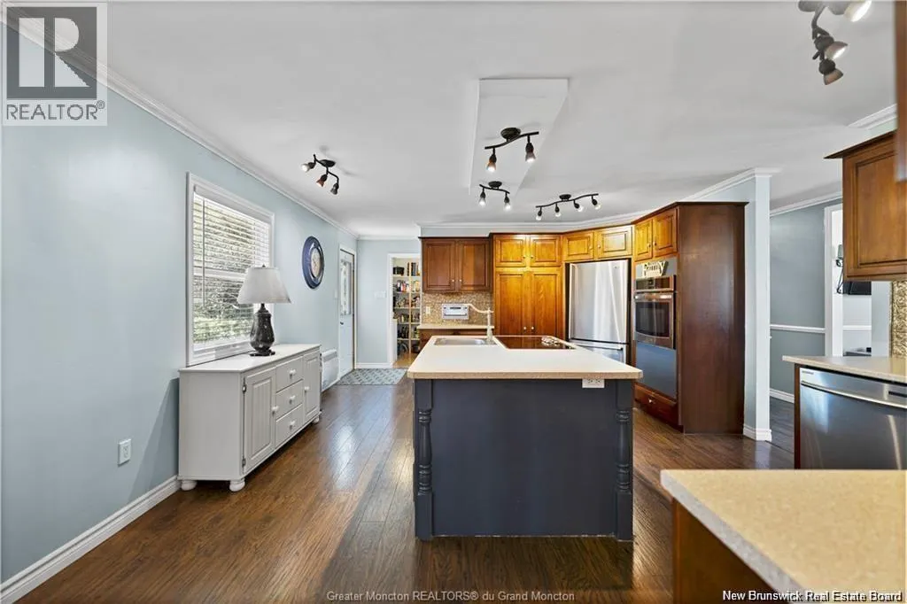 17 Centennial Ave West