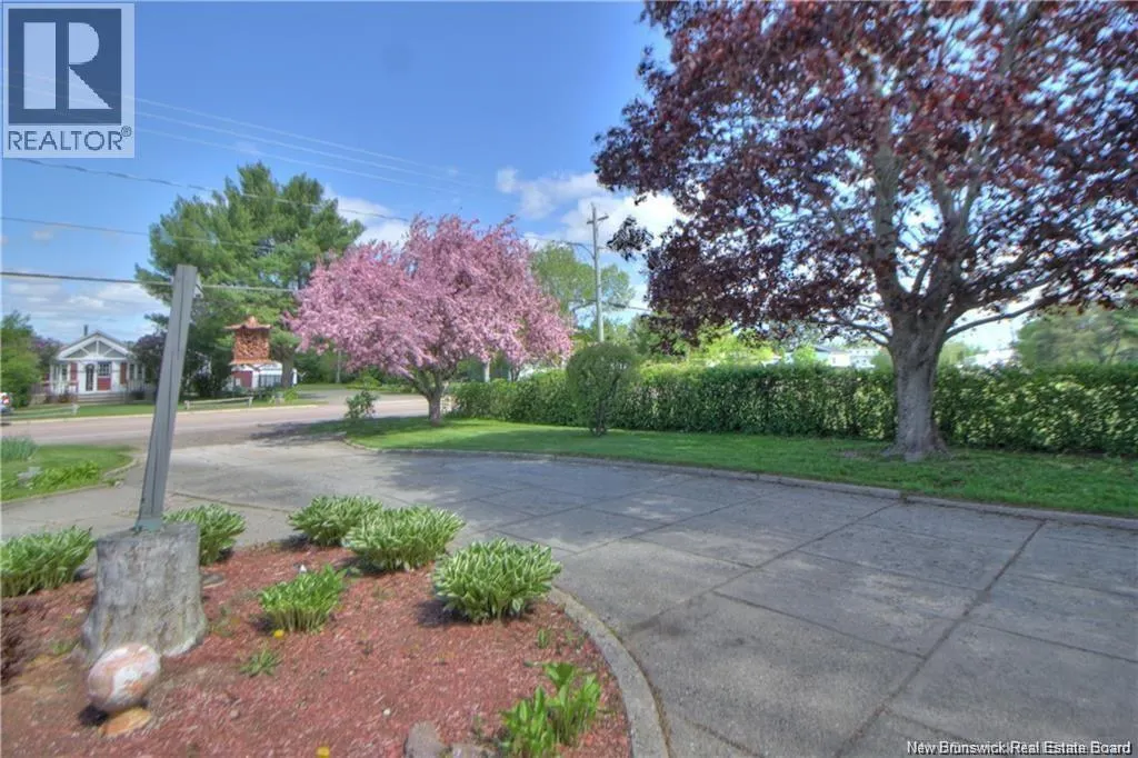 17 Centennial Ave West