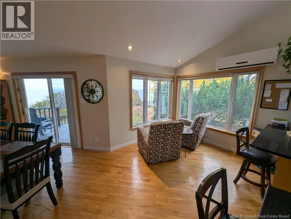 425 De La Baie
