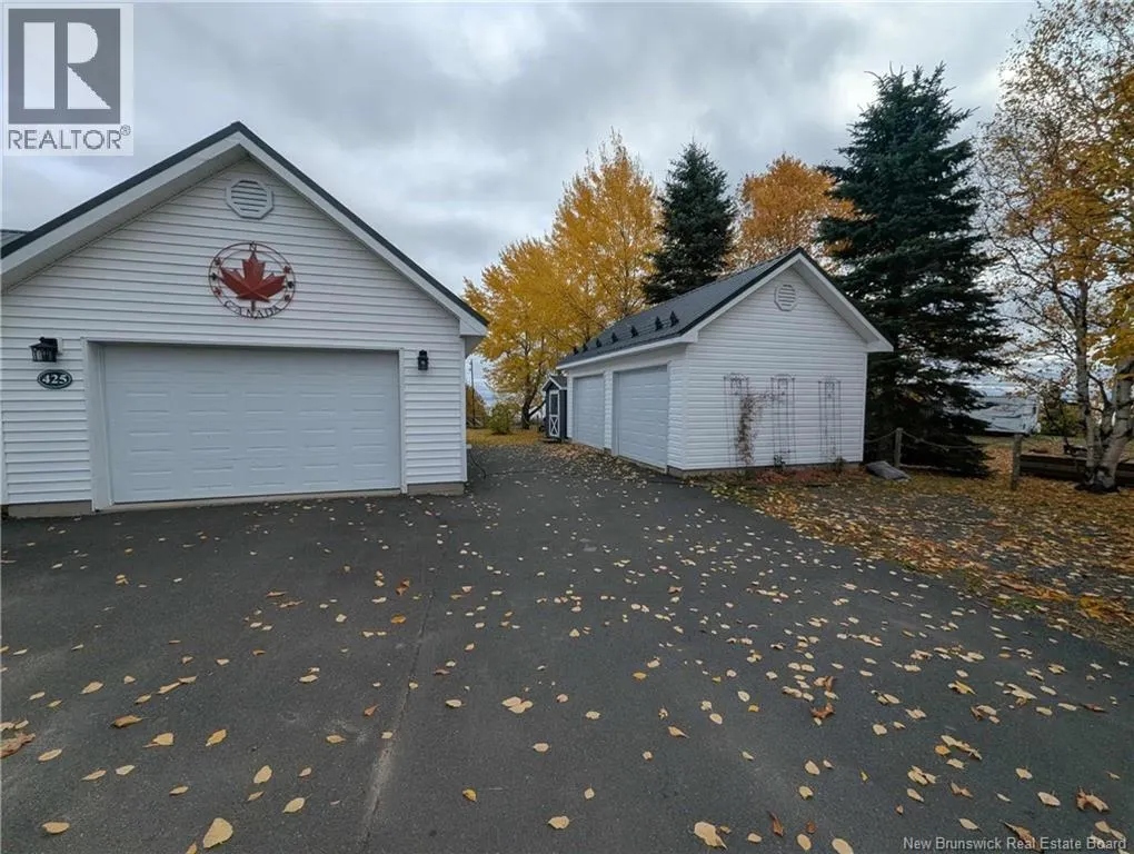 425 De La Baie