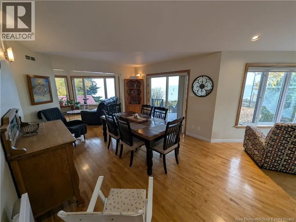 425 De La Baie