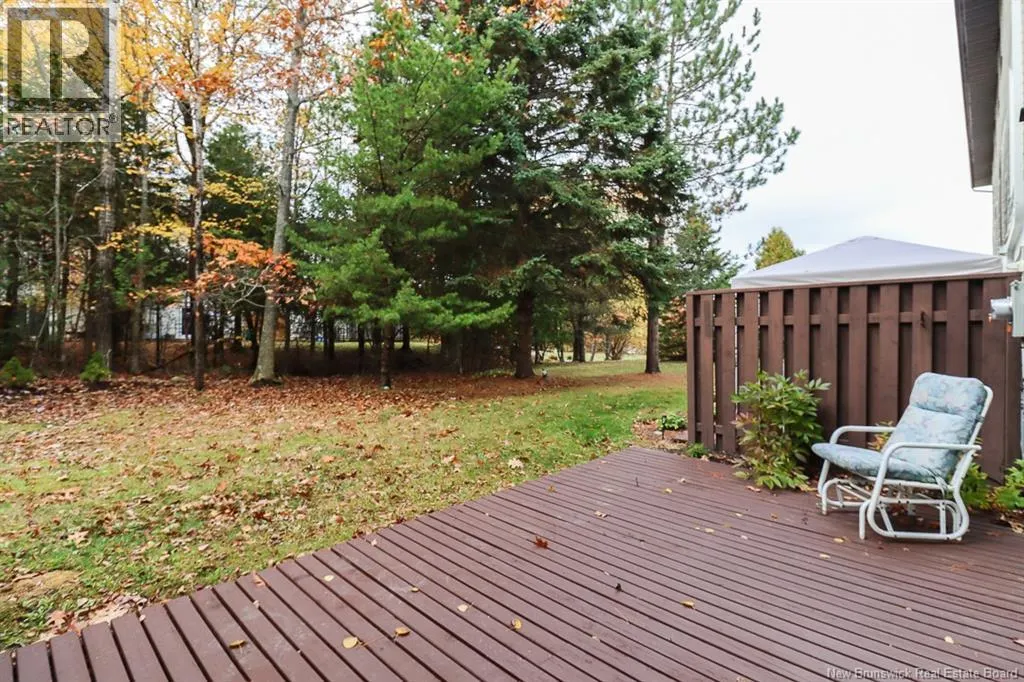 15 Hillsview Crescent