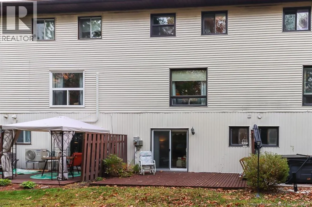 15 Hillsview Crescent