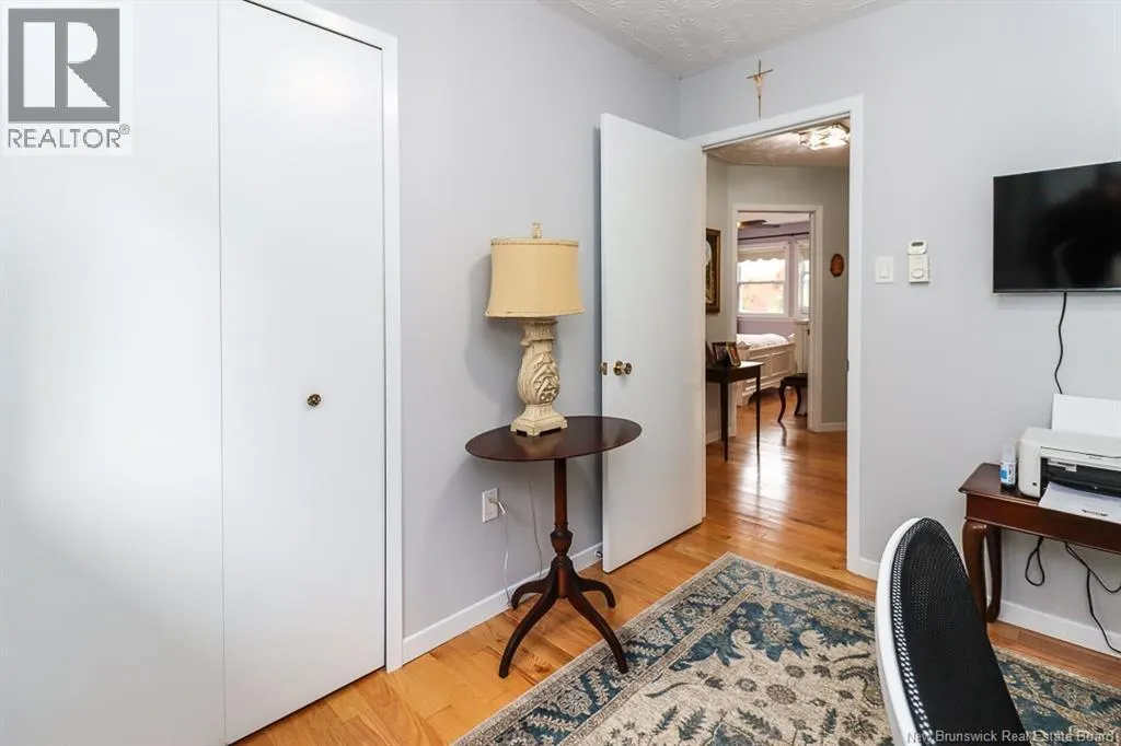 15 Hillsview Crescent
