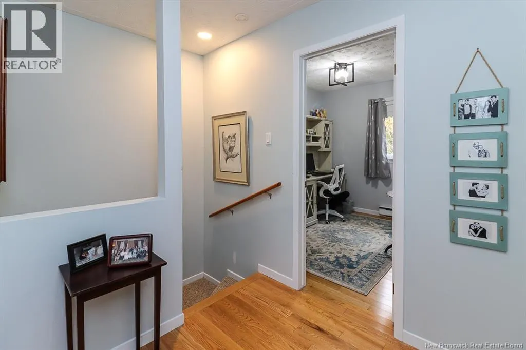 15 Hillsview Crescent