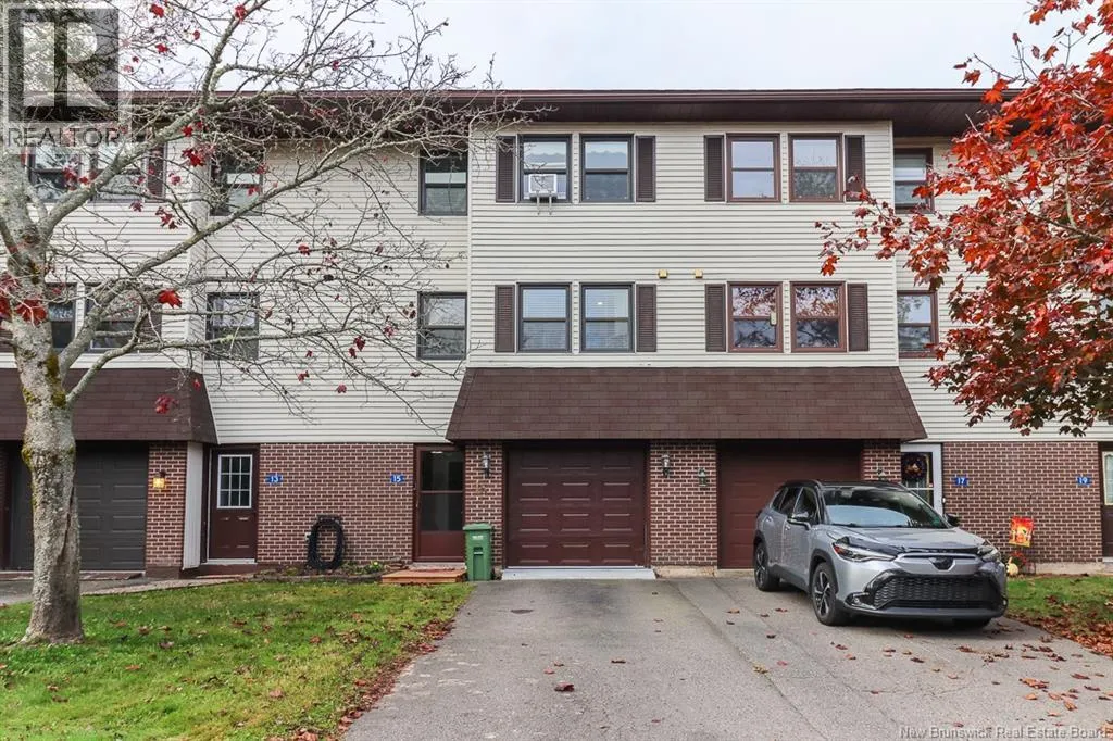 15 Hillsview Crescent