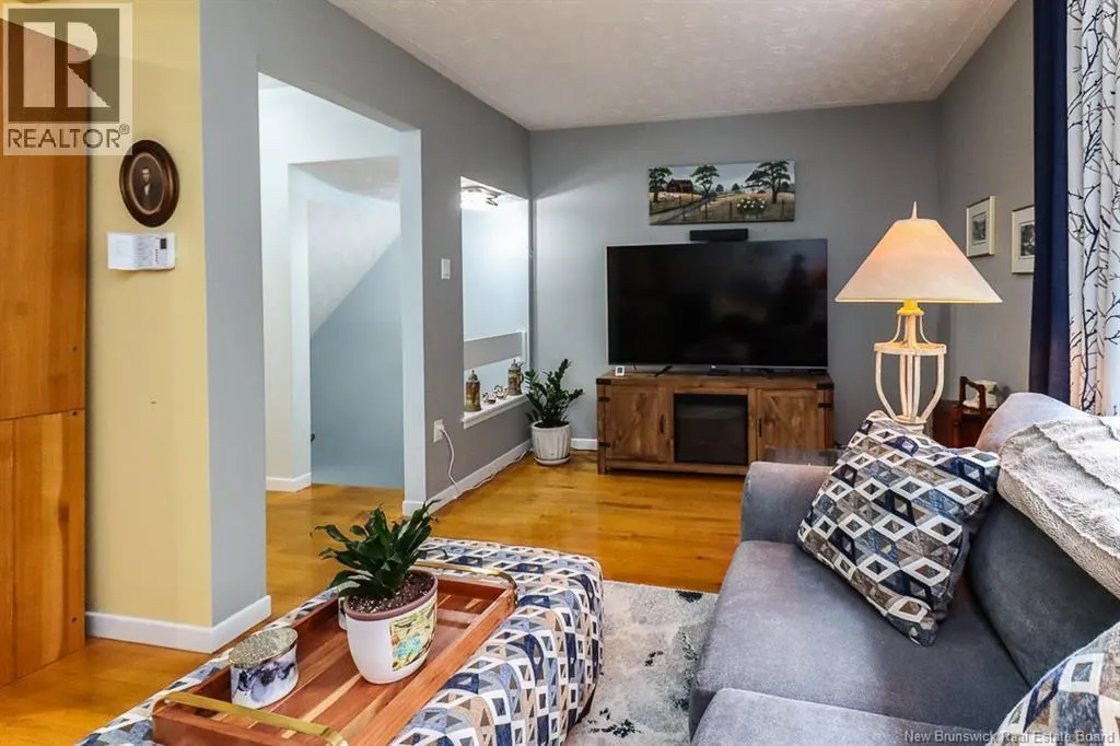 15 Hillsview Crescent