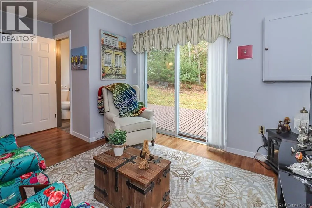 15 Hillsview Crescent