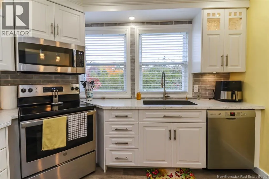 15 Hillsview Crescent