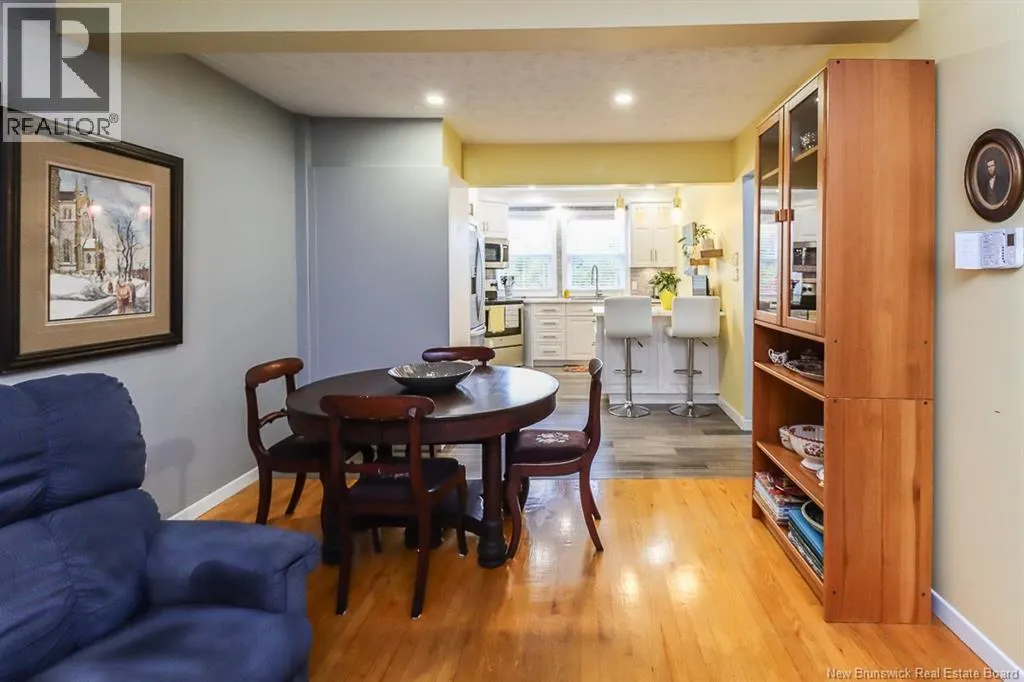 15 Hillsview Crescent