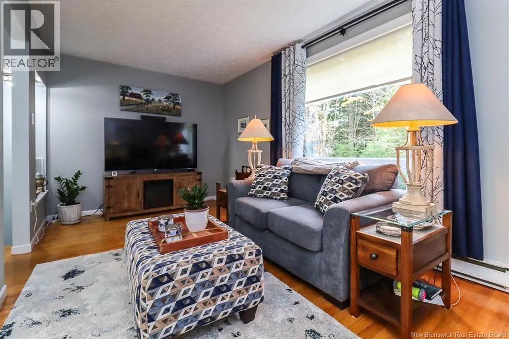 15 Hillsview Crescent