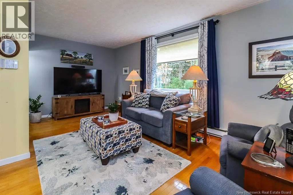 15 Hillsview Crescent