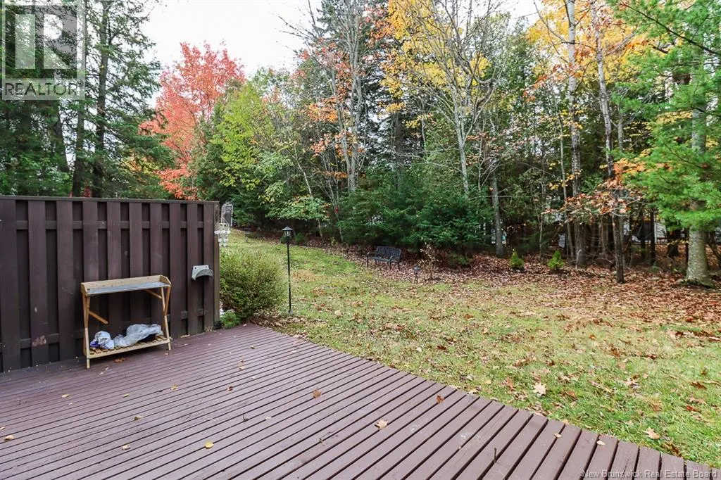 15 Hillsview Crescent