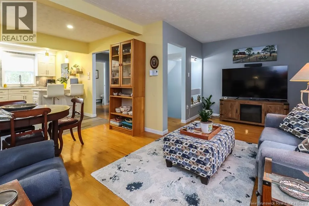 15 Hillsview Crescent
