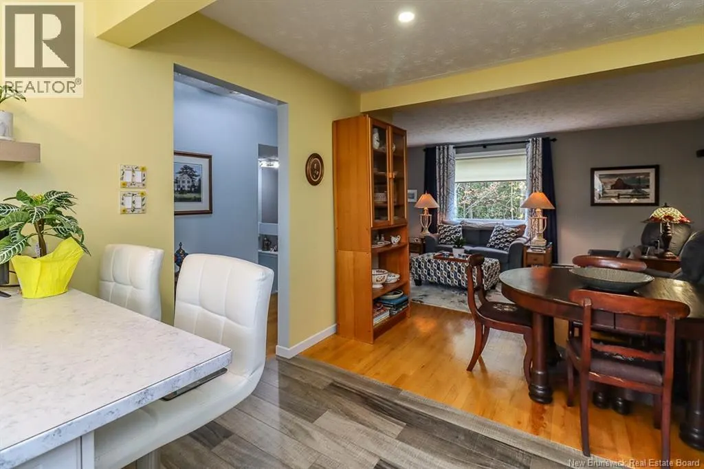 15 Hillsview Crescent