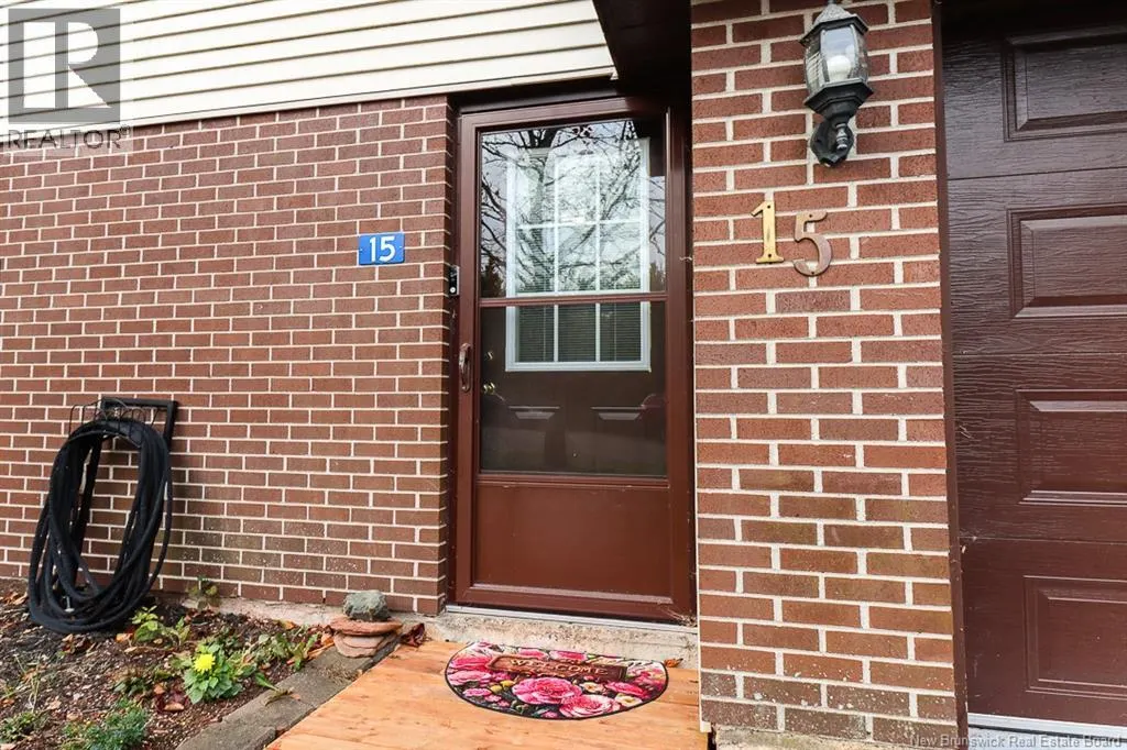 15 Hillsview Crescent