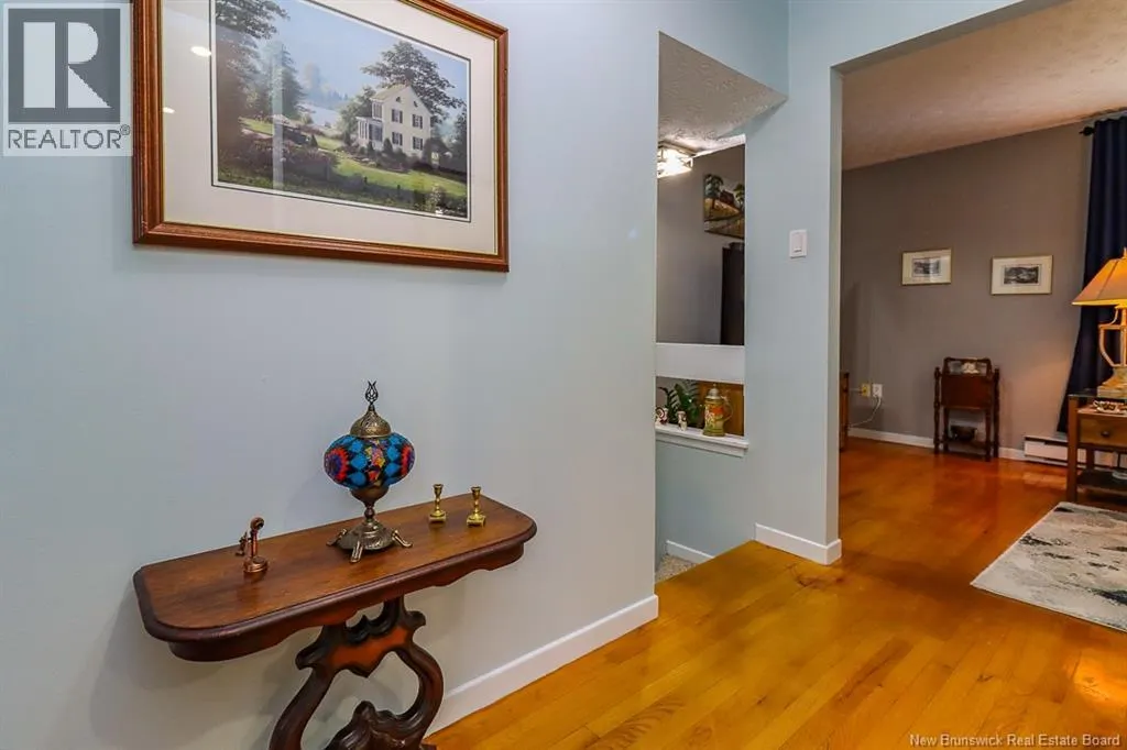 15 Hillsview Crescent