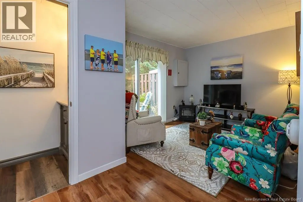 15 Hillsview Crescent