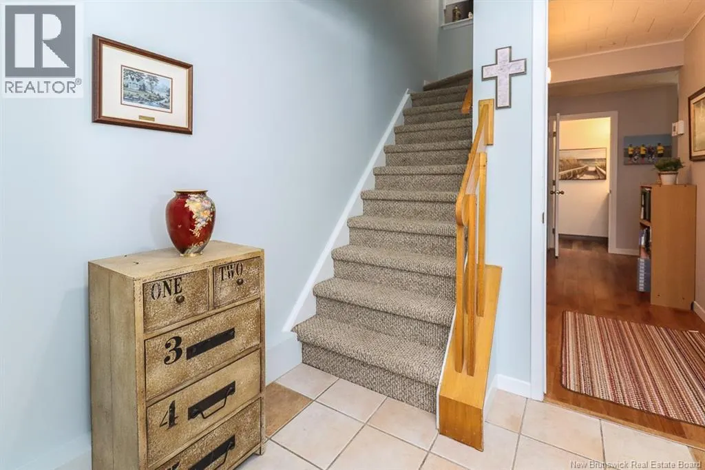 15 Hillsview Crescent