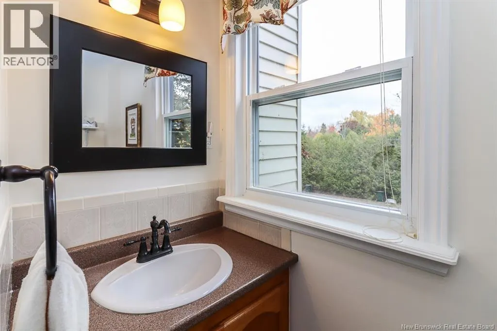 15 Hillsview Crescent