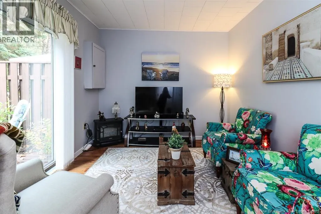 15 Hillsview Crescent