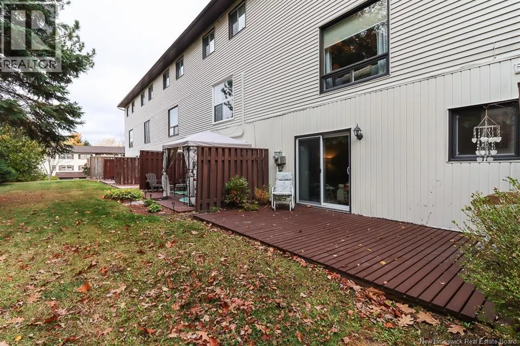 15 Hillsview Crescent