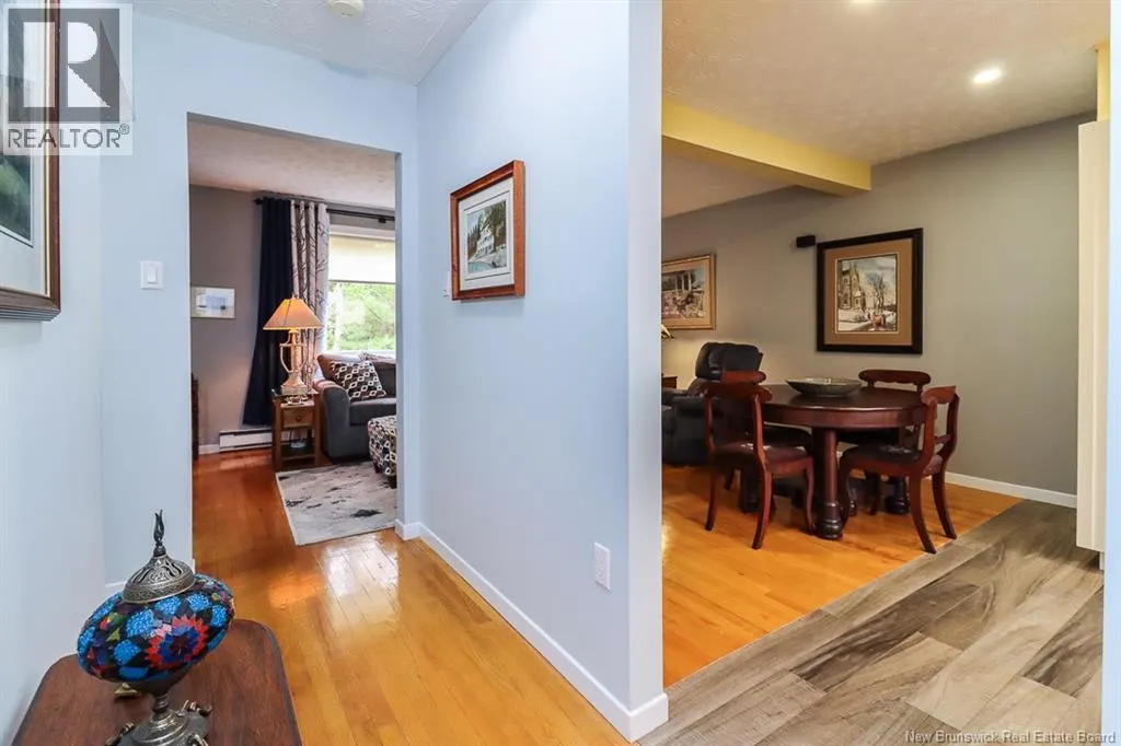 15 Hillsview Crescent