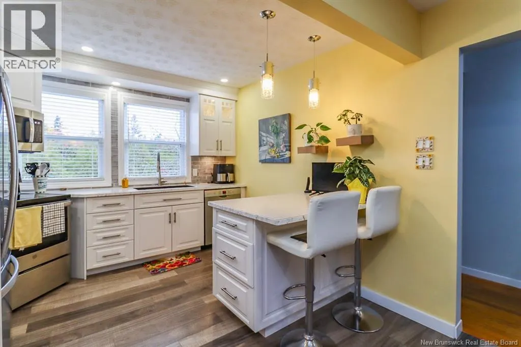 15 Hillsview Crescent